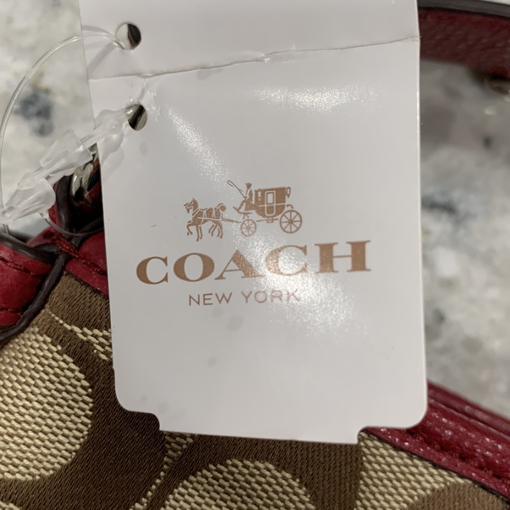 😍 Coach Hobo Bag in Signature Fabric Print 🤎 and Red Accents ❤️ - Picture 7 of 8